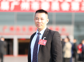 市政協(xié)委員徐強(qiáng)關(guān)注龍舟產(chǎn)業(yè)：發(fā)展龍舟產(chǎn)業(yè) 打造“廣州龍超”