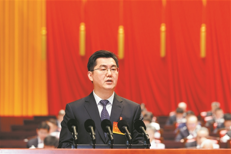 市長(zhǎng)孫志洋向大會(huì)作政府工作報(bào)告