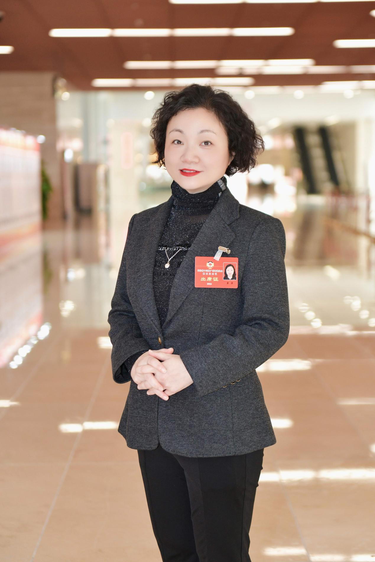 廣州市政協(xié)常委、廣州市政務(wù)服務(wù)和數(shù)據(jù)管理局局長黃津。