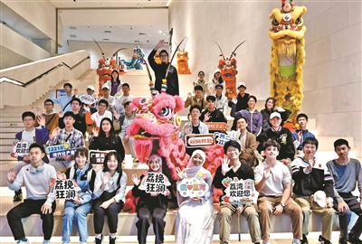 清華學(xué)子社會(huì)實(shí)踐團(tuán)隊(duì)打卡廣州最潮產(chǎn)業(yè)線