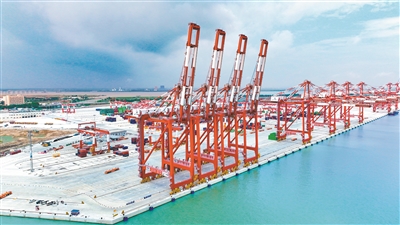 廣州港南沙四期全自動碼頭全面運行