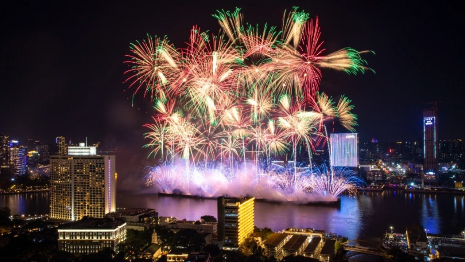 2月17日晚白鵝潭煙花匯演 這些絕美畫(huà)面不可錯(cuò)過(guò)