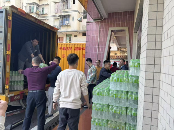 市自來水公司支援瓶裝水已完成發(fā)放.jpg