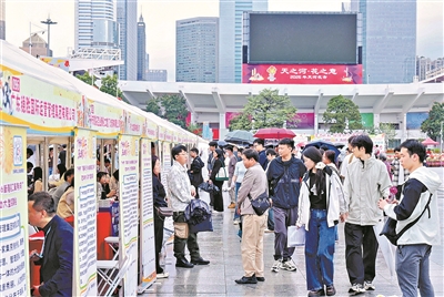 廣州市“新春招工服務月”首場市、區(qū)聯動大型招聘會在天河體育中心南廣場舉辦