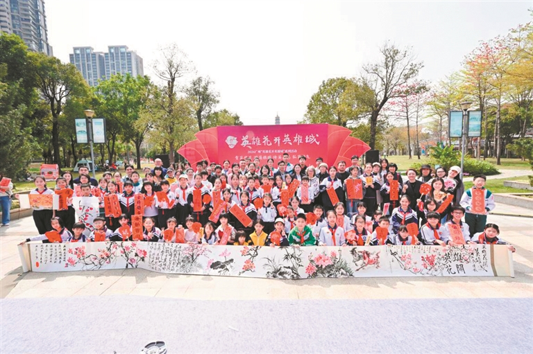 粵港澳美術(shù)家協(xié)會書畫名家與各界代表在水博苑共繪十二米書畫長卷