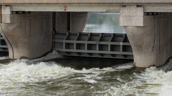 開閘放水.jpg