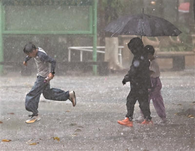 假期期間廣州有大雨局部暴雨 4月6日雨勢減弱