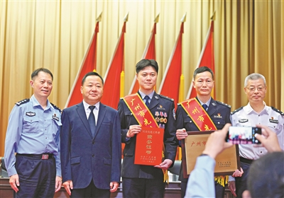 廣州市慶祝“五一”國(guó)際勞動(dòng)節(jié)暨勞動(dòng)模范、先進(jìn)工作者和先進(jìn)集體表彰大會(huì)召開(kāi)